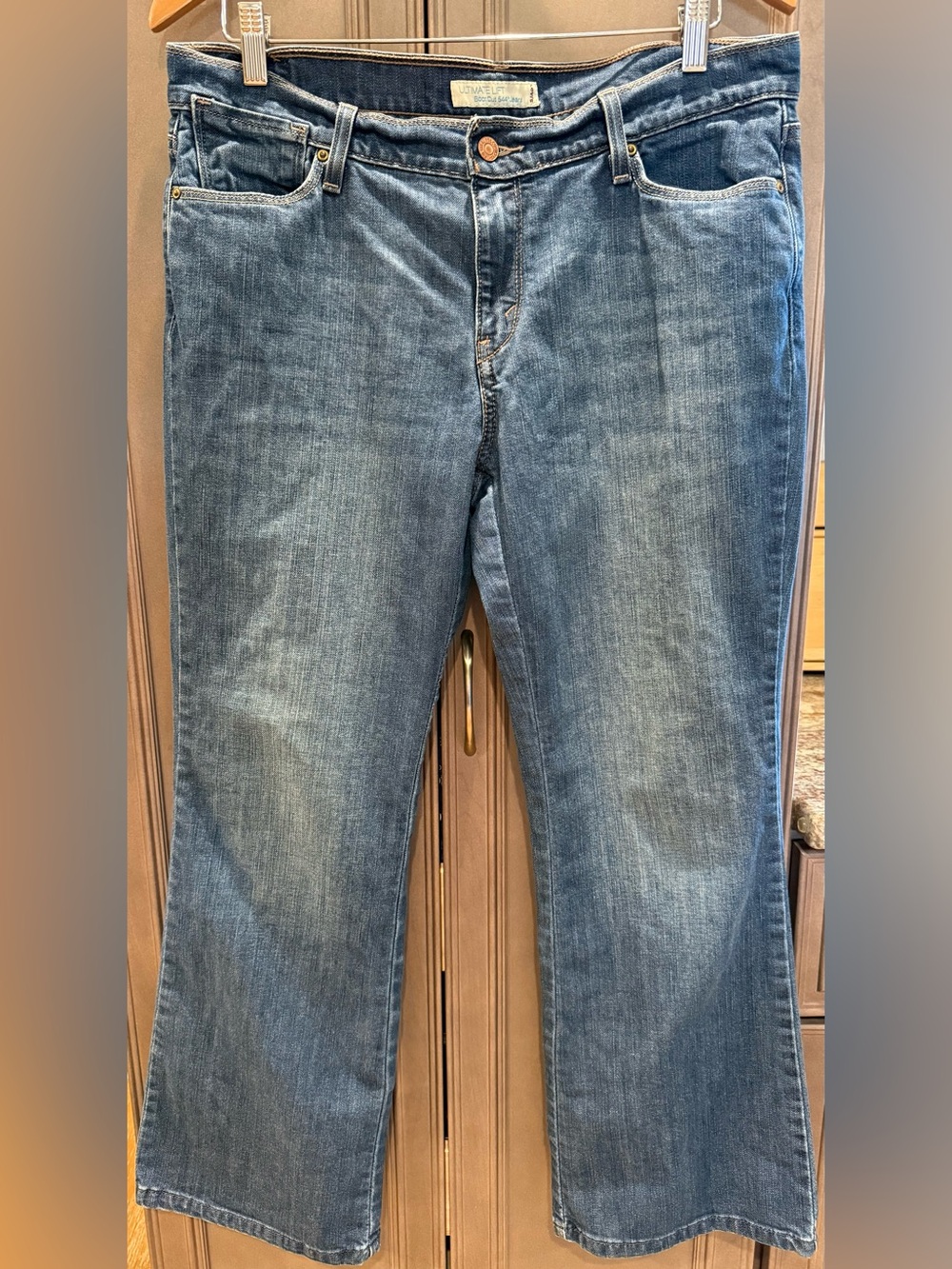 Levi's 14P Medium Ultimate Lift Boot Cut 544 Jeans in Medium Blue Wash